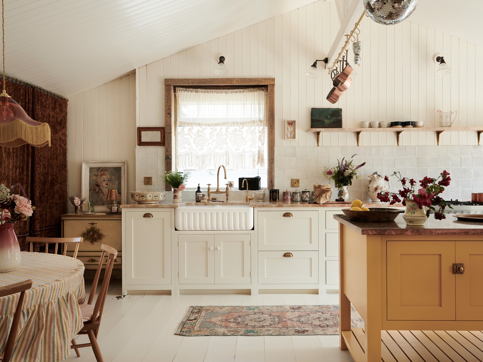 Why White Kitchen Cabinets Stand the Test of Time and Trends